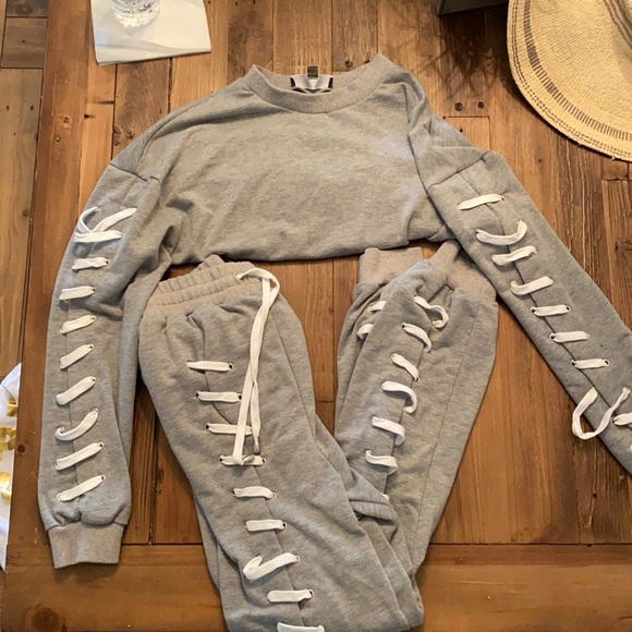 Matching set - Picture 1 of 1